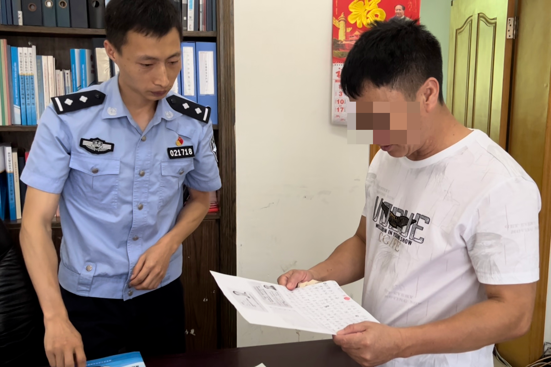 衡阳：男子驾驶途中抱2岁孙女“教开车”，交警安排