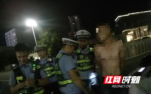 后有交警追捕，前又遇巡逻民警，醉驾男子弃车逃跑结果很“悲催”