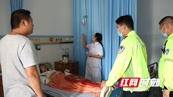 10分钟！衡山警车开道 护送孕妇紧急就医