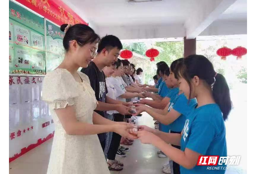 石鼓区松梅小学开展“情满中秋，礼赞师恩”主题活动