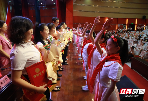 石鼓区庆祝第38个教师节大会召开 一批“优秀教师”喜获表扬