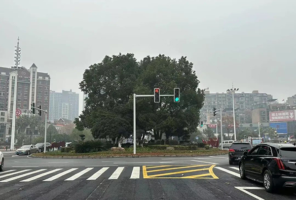 衡阳首个环岛信号灯启用，你得这样走