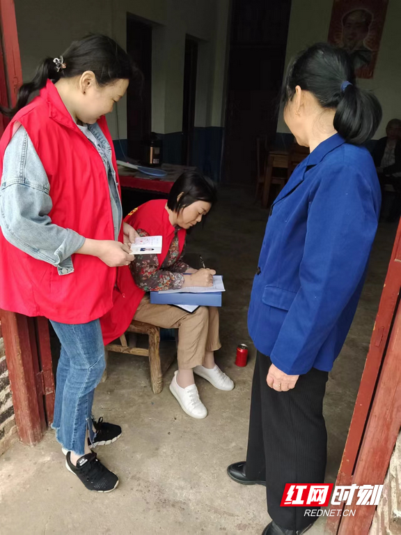 常宁市残联对困难残疾人家庭无障碍改造进行调查摸底