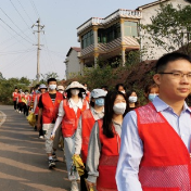 湖南财经工业职院志愿者采摘棉花助力秋收
