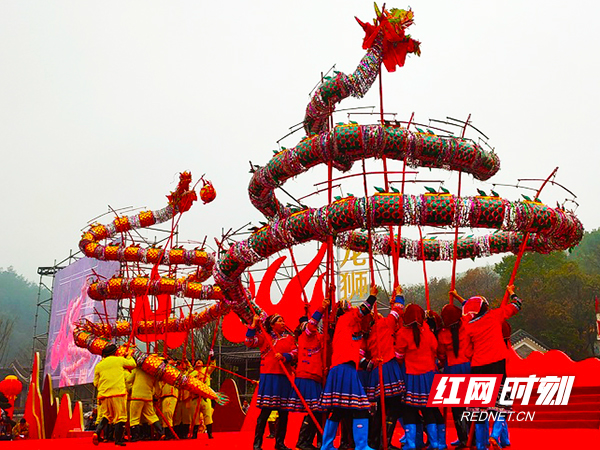 与您共赴火火征程 “祝融探火·龙狮献瑞”中国南岳龙狮争霸赛舞出风调雨顺