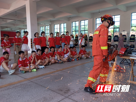 石鼓区：走近“烈火英雄” 少先队员“沉浸式”学消防知识