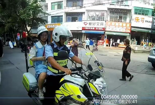 考生走错考场 湖南祁东交警铁骑分队护送到考点
