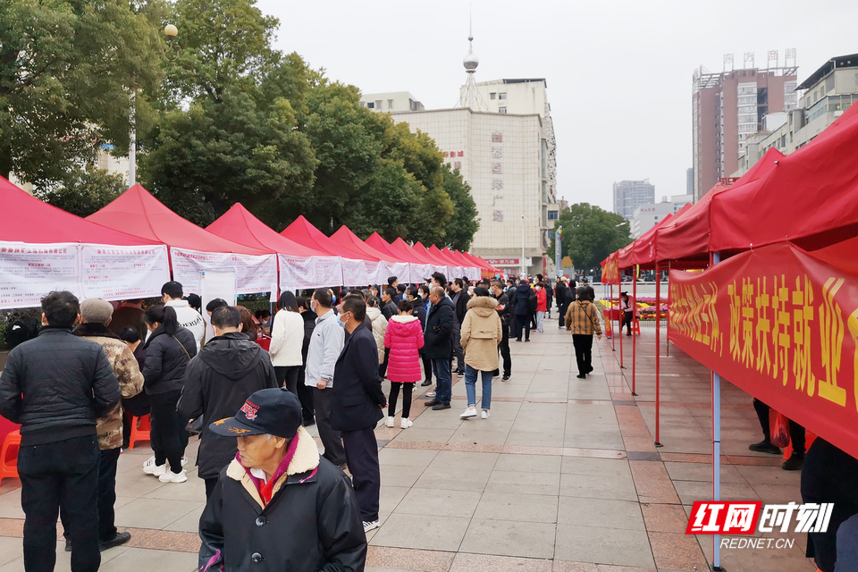 衡阳珠晖区：900余岗位“职”达家门口 千余人同赶一场“招聘集”