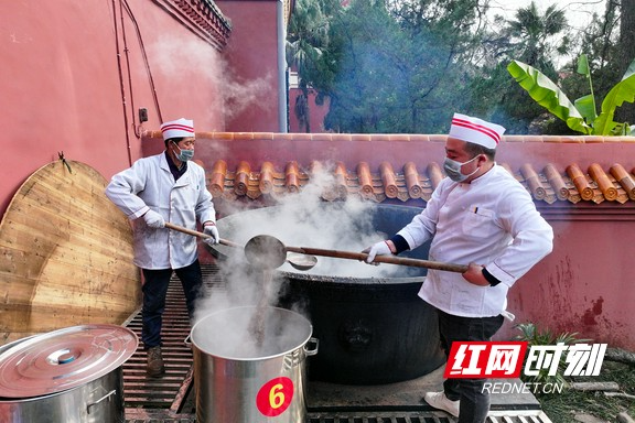 连续14年施粥 南岳腊八年味浓