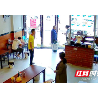 矛盾时刻手持煤气罐？蒸湘警方及时解除扰乱公众秩序危机
