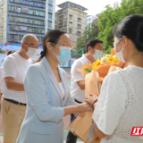 教师节快乐！雁峰区主要领导走访慰问教育工作者