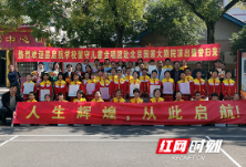 去北京唱歌的孩子们回来了！ 鲜花献给祁东启航学校留守儿童合唱团
