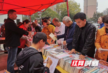 你选书，我买单！石鼓图书馆文化志愿服务进机关