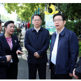 邓群策：全面打响城区交通秩序整治攻坚战