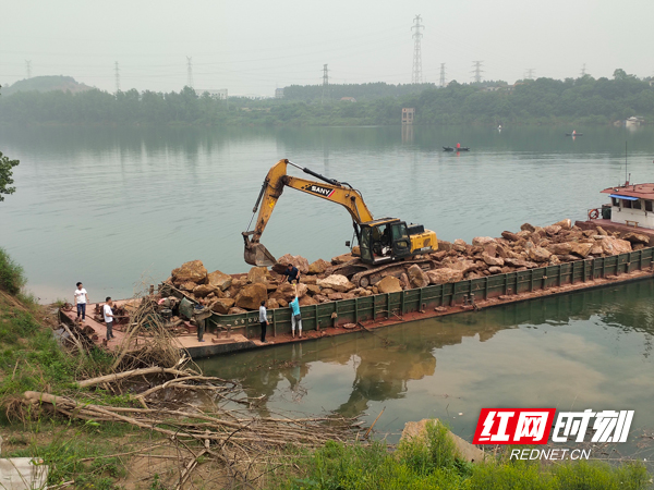衡阳白沙洲工业园区加快湘江河岸水毁地段修复  确保平安度汛