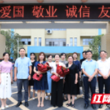 向“园丁”致敬 雁峰区开展教师节慰问活动