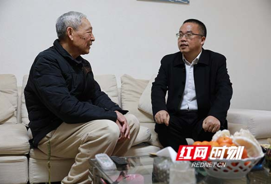 早春传情暖人心 石鼓区委、区政府领导走访慰问老同志