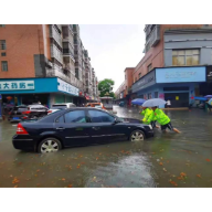 暴雨袭城，这些“荧光黄”是雁城最暖心的平安路标