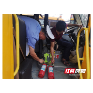 衡山交警组织校车安全“体检”