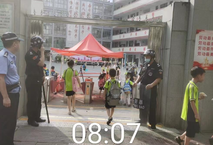 蒸湘公安：联动护学岗 守护校园安全