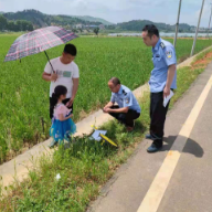 衡东：5岁女孩出走迷路，细心民警及时送回
