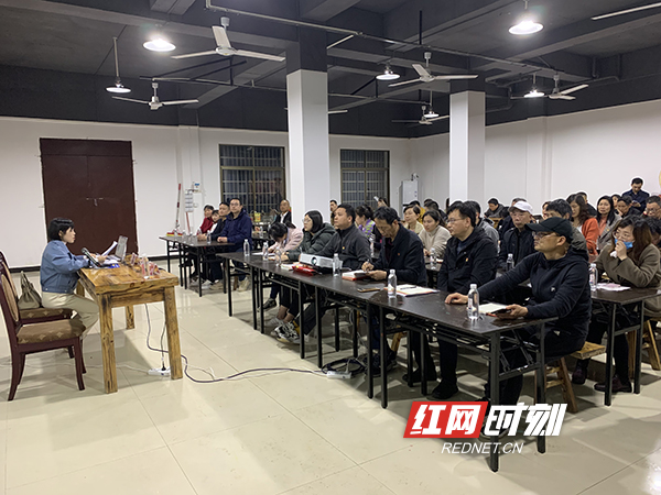 4月28日晚，“祝融课堂”党史学习教育专题班在新时代文明实践夜校开课。.jpg