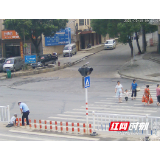 八旬老人街头中暑 衡山交警急施援手