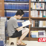 图书城人气旺！衡阳市民盛夏读书避暑两不误
