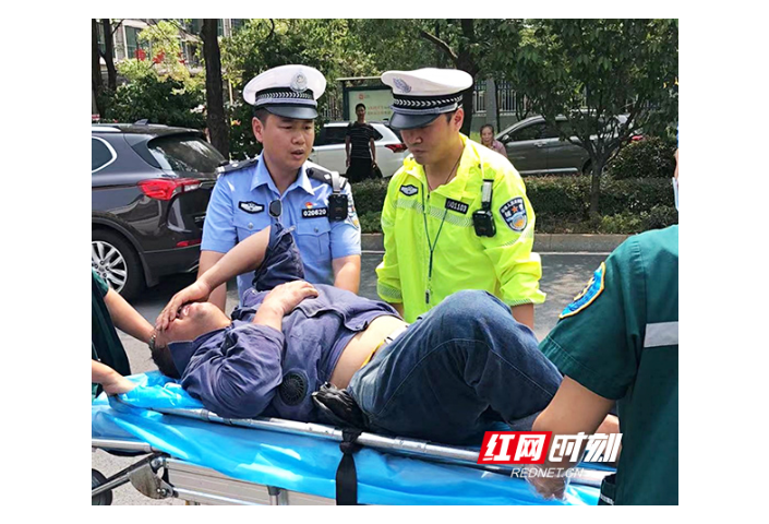 衡阳：交警暖心救助事故受伤群众
