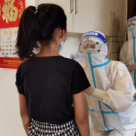 核酸检测“服务到家” 衡山县医疗队伍开启暖心“上门服务”模式