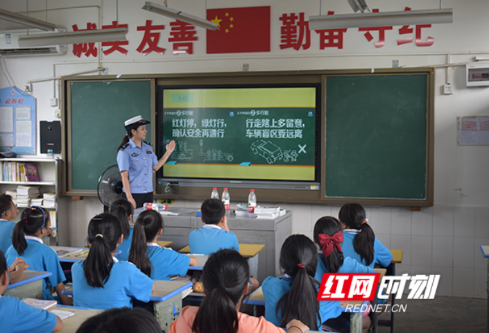 雁峰交警:护航“开学季”,讲好“第一课”