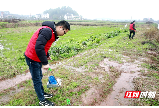 石鼓区角山村：“党建+河小青”志愿服务活动热