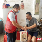 我们的节日•中秋｜珠晖区前进里社区：慰问大礼包送进30余个困难家庭