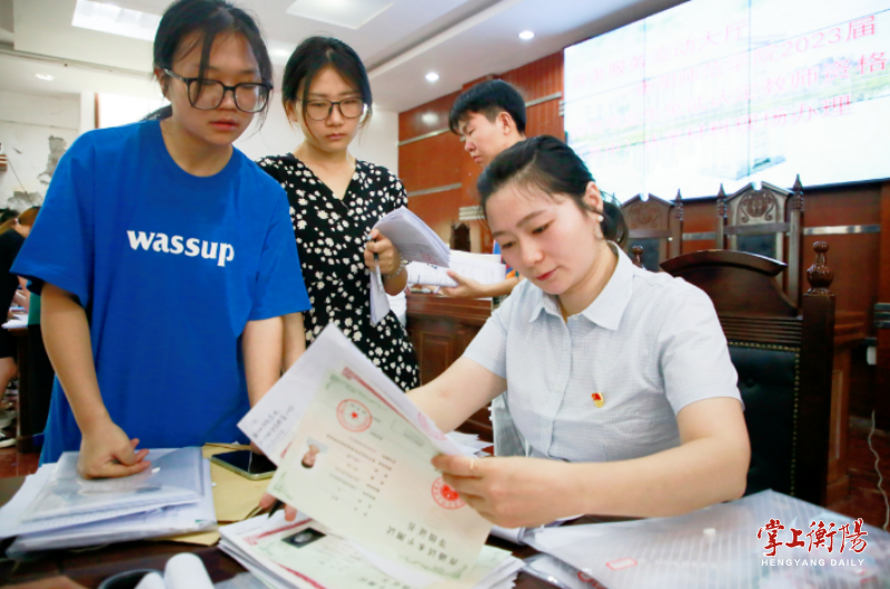 上门为大学生办教师资格证，衡阳首推“流动政务服务大厅”活动