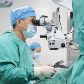 太有爱了！衡阳这对老夫妻，连做白内障手术都要“组团”