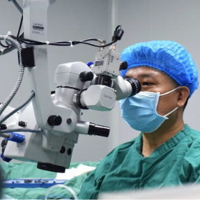 眼痒就诊竟查出视网膜脱离!高度近视者这些症状莫忽视