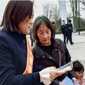 中国人寿衡阳分公司“3・15 金融消费者权益保护教育宣传” 进商圈