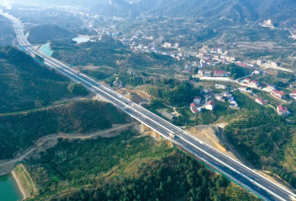 安慈高速石门至慈利段通车 湖南实现“县县通高速”