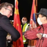 时刻知道丨塞尔维亚总统为何亲吻五星红旗？