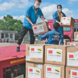 患难见真情 共同抗疫情丨万里尚为邻 相助无远近