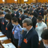 十三届全国人大三次会议开幕会全体与会人员默哀