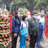 毛新宇携全家回湖南祭扫（图）