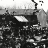 党史上的今天:1946年5月4日,中共中央通过《关于土地问题的指示》