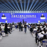 快讯丨首届北斗规模应用国际峰会主论坛在长沙开幕