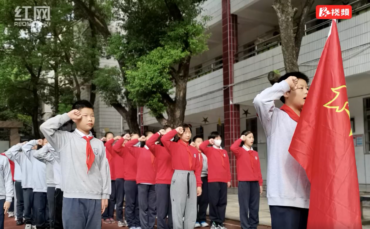 长沙东晖小学举行少先队员建队日活动 唱响《红领巾,我为你骄傲》