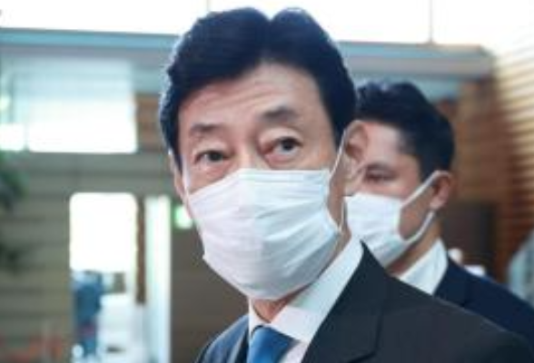 日本经产大臣参拜靖国神社