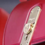 奢侈品出现涨价潮:包包背五年,倒手一卖能赚1万?