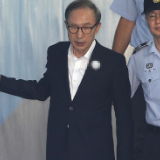 韩国候任总统将请求文在寅特赦李明博,曾亲手将李送监狱