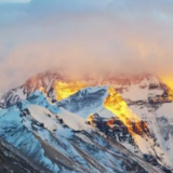 我国珠峰科考队员成功登顶