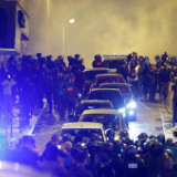 法国被枪杀少年家人公开呼吁停止暴乱：司法机构能够伸张正义